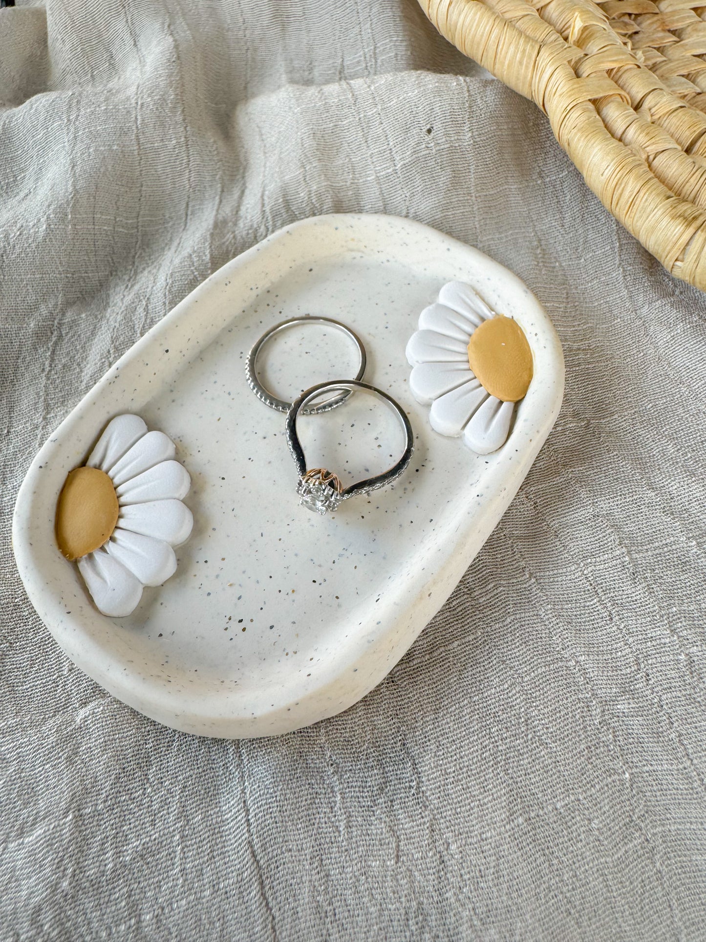 daisy trinket dish