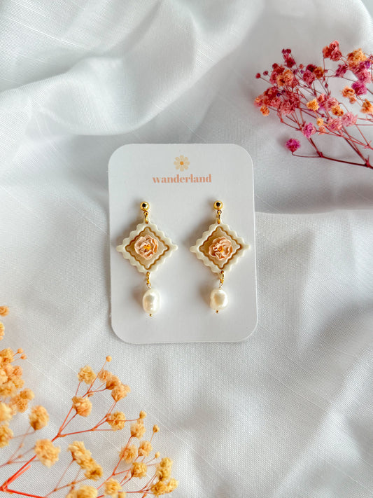 Blooming Lana Pearl Drops