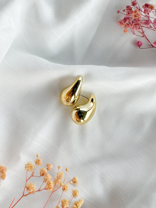 Mega teardrop studs